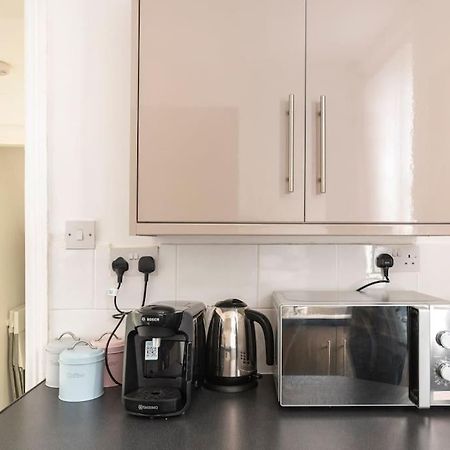 3-Bedroom Home In Liverpool L15 With Free Parking Kültér fotó