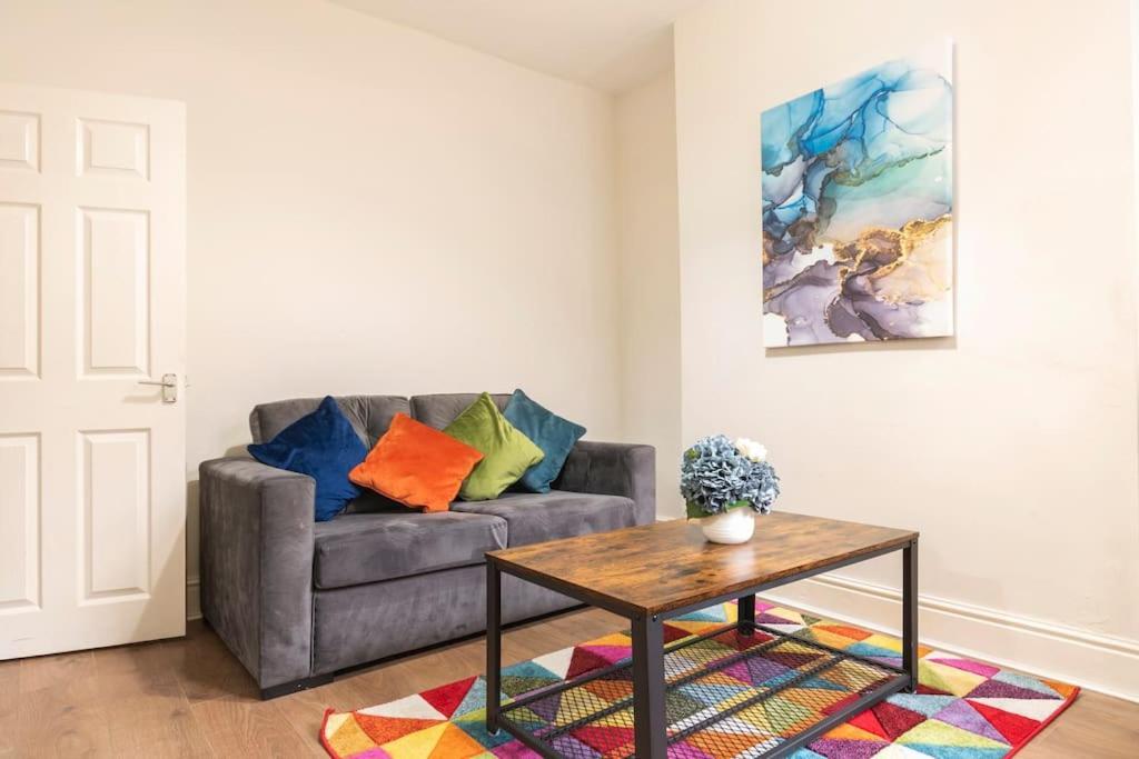 3-Bedroom Home In Liverpool L15 With Free Parking Kültér fotó
