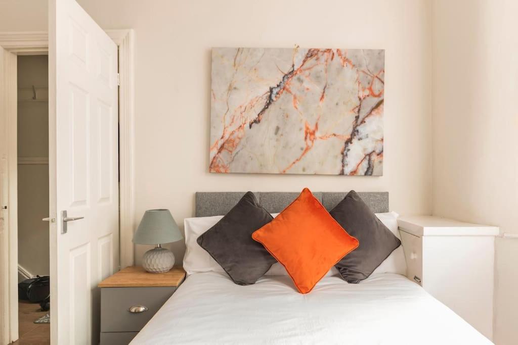 3-Bedroom Home In Liverpool L15 With Free Parking Kültér fotó