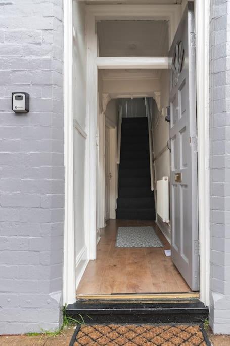 3-Bedroom Home In Liverpool L15 With Free Parking Kültér fotó